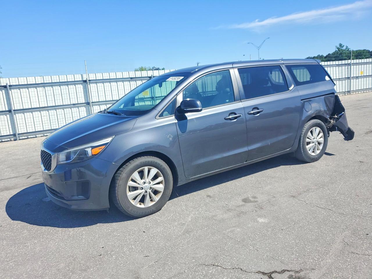 Salvage Kia Sedona Image