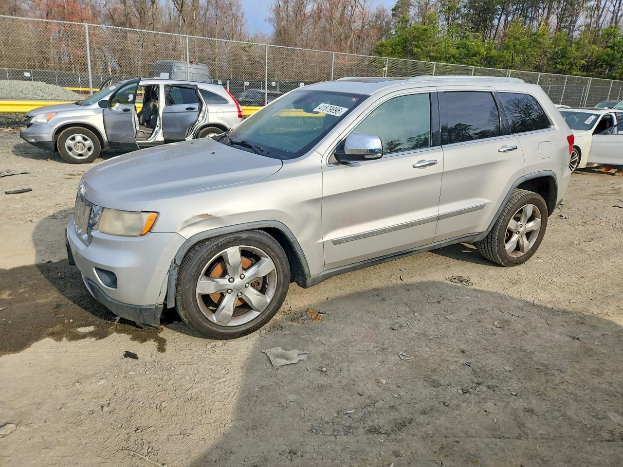 Salvage Jeep Cherokee Image