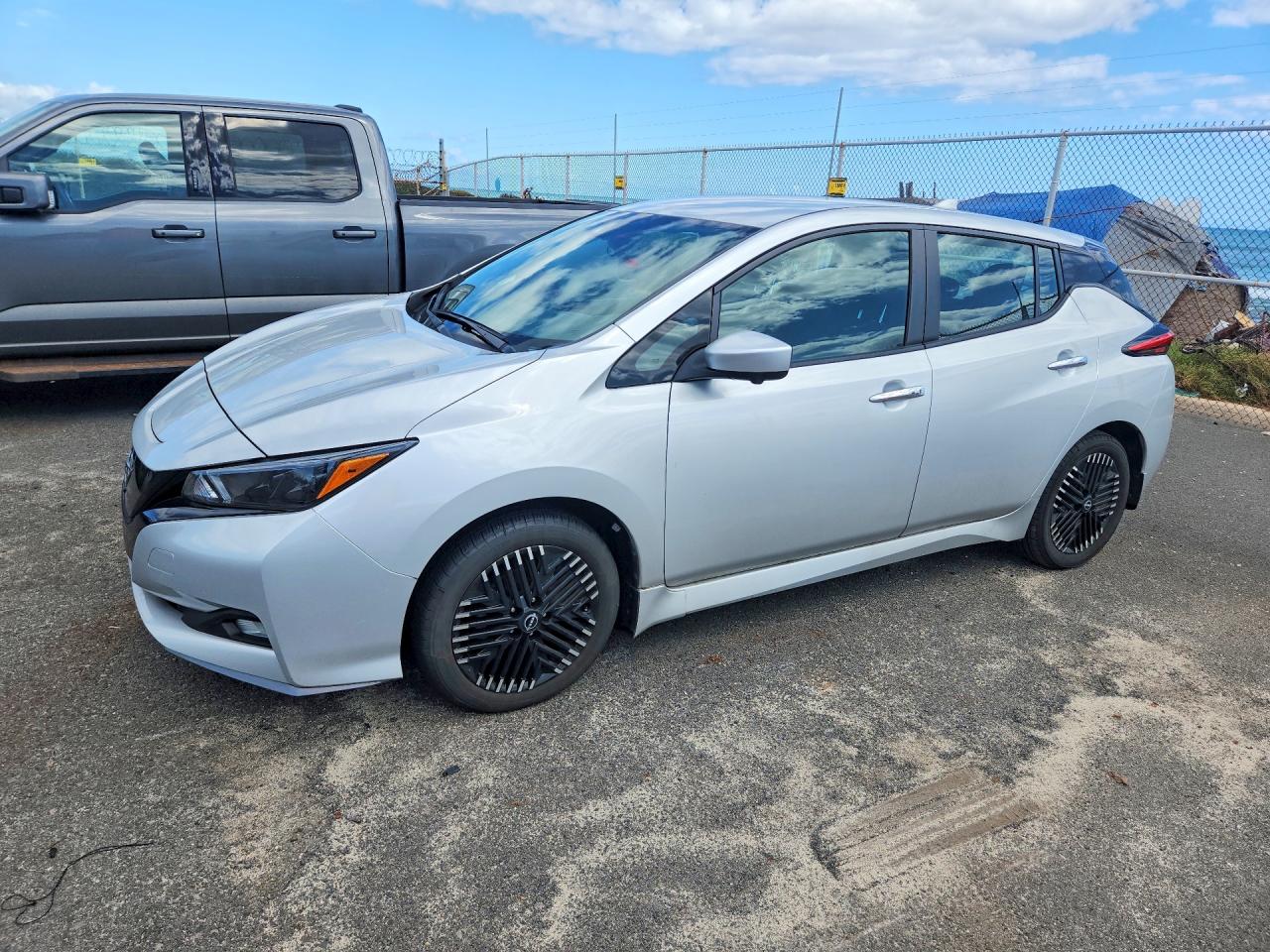 Salvage Nissan LEAF Image