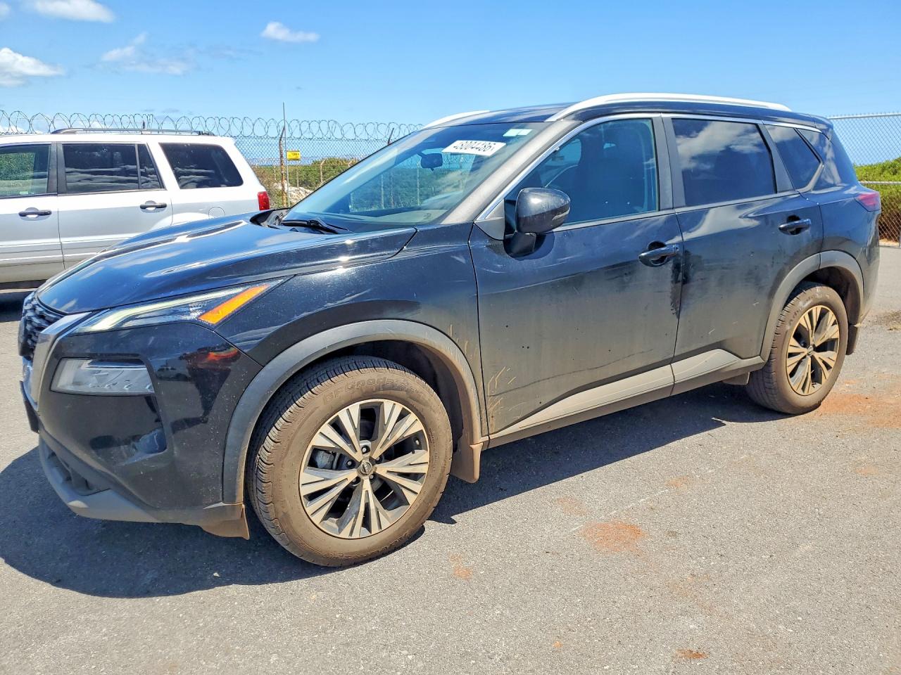 Salvage Nissan Rogue Image