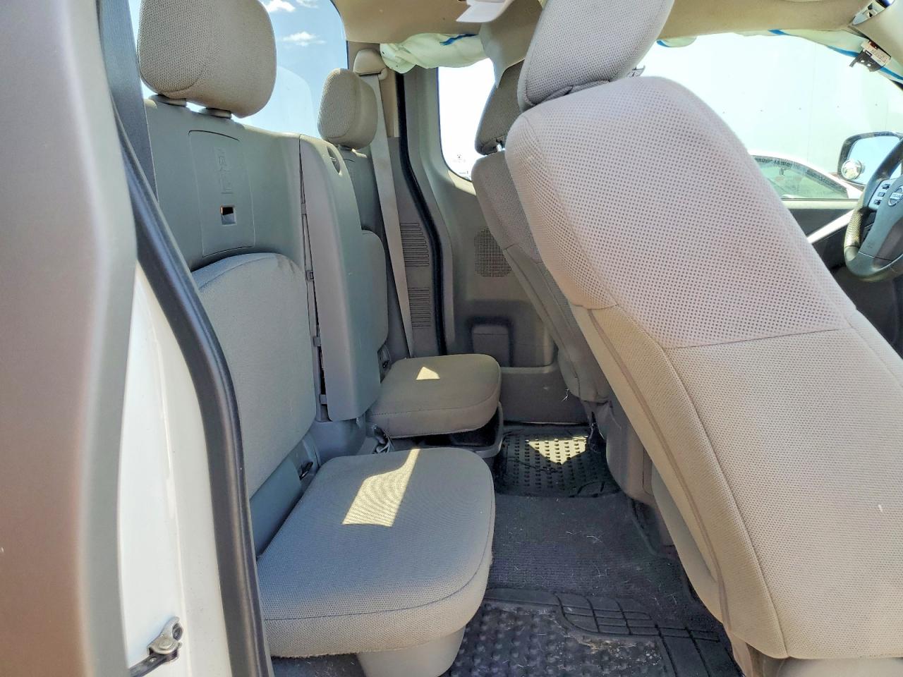 Nissan Frontier S