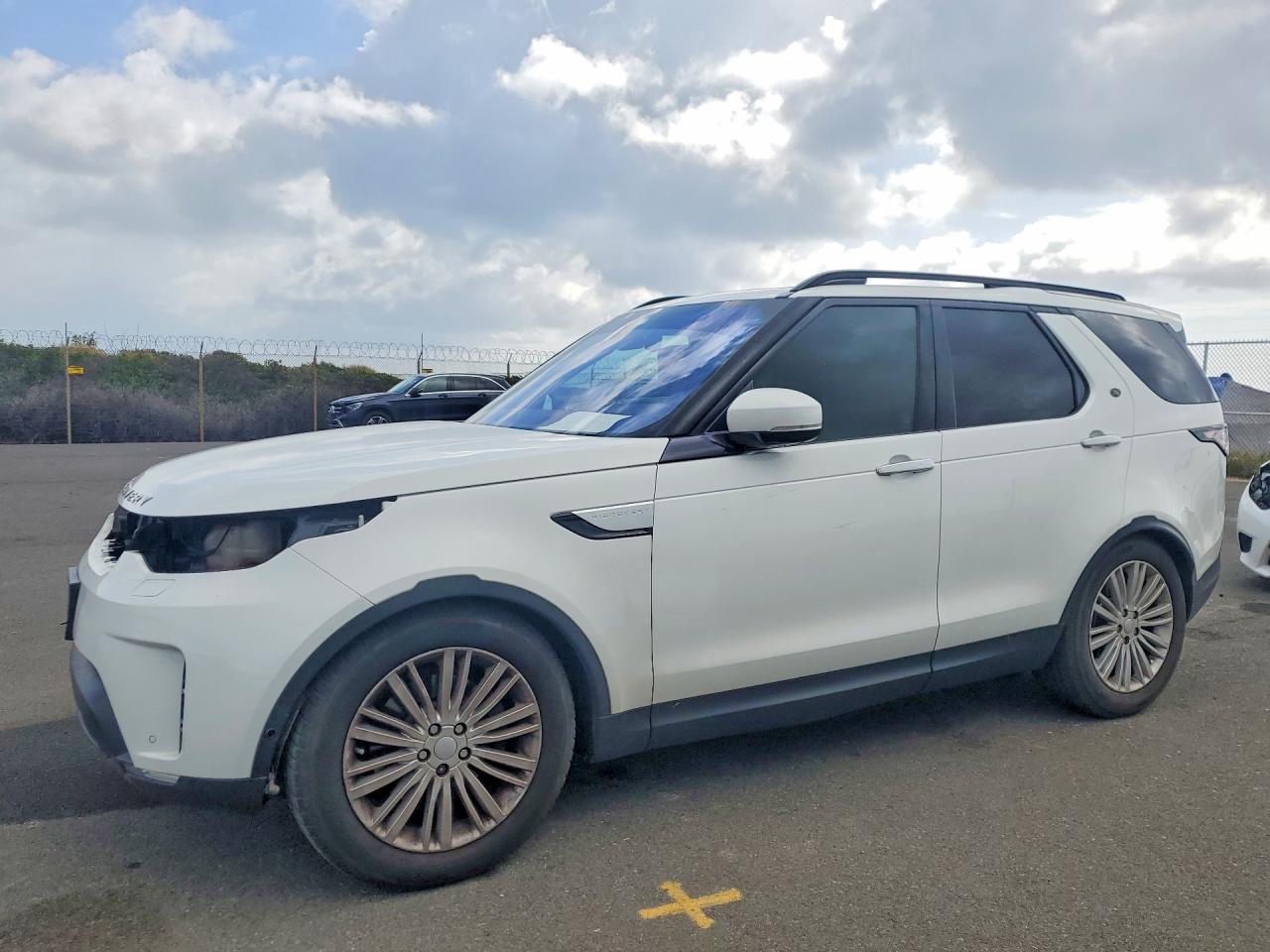 Salvage Land Rover Discovery Image