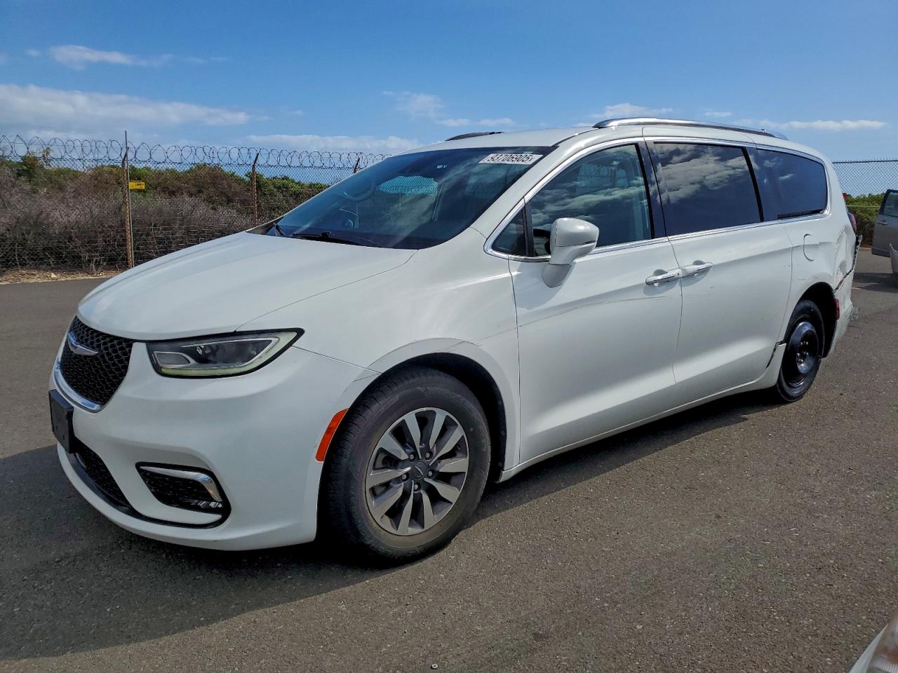 Salvage Chrysler Pacifica Image