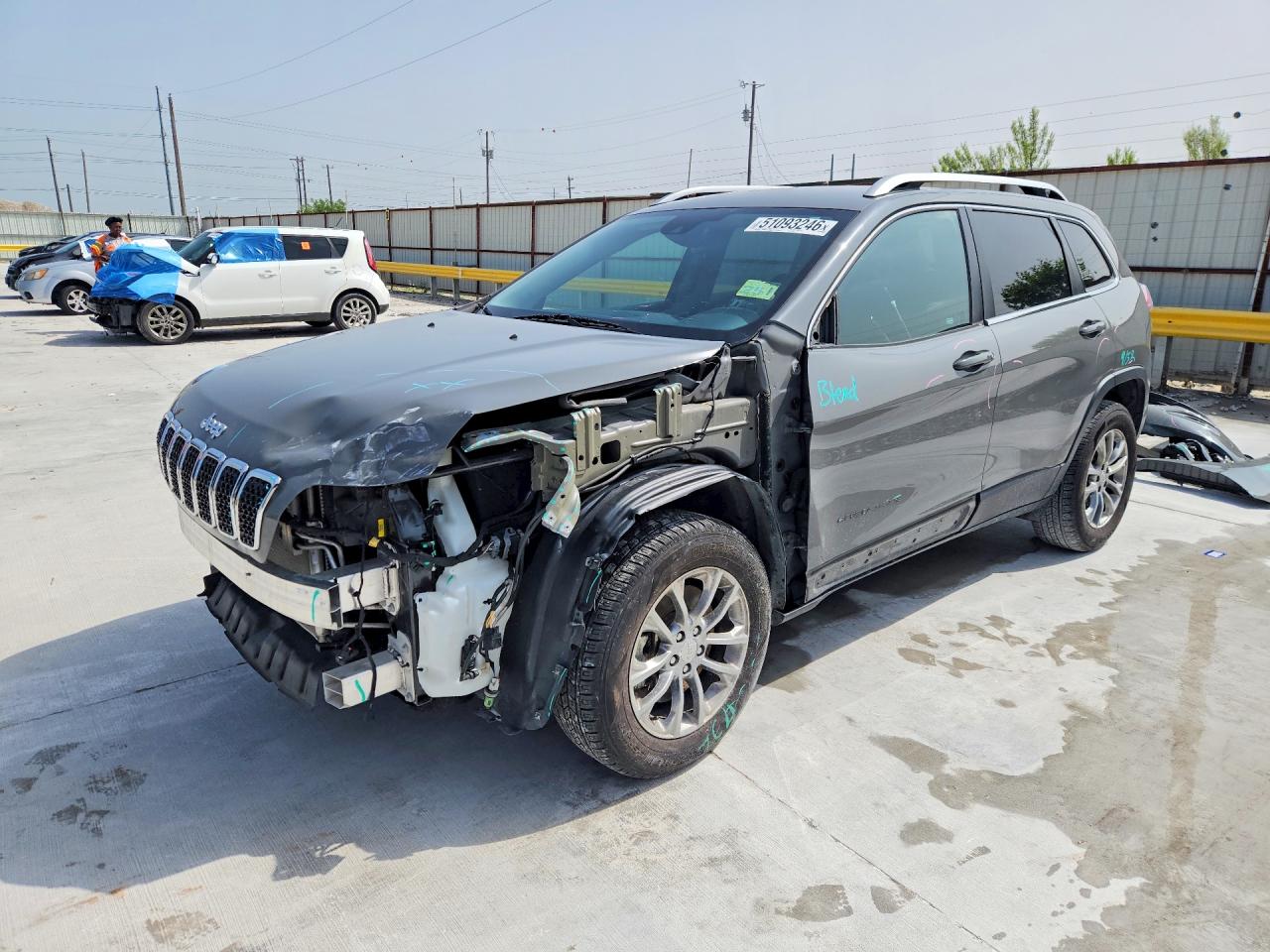 Salvage Jeep Cherokee Image