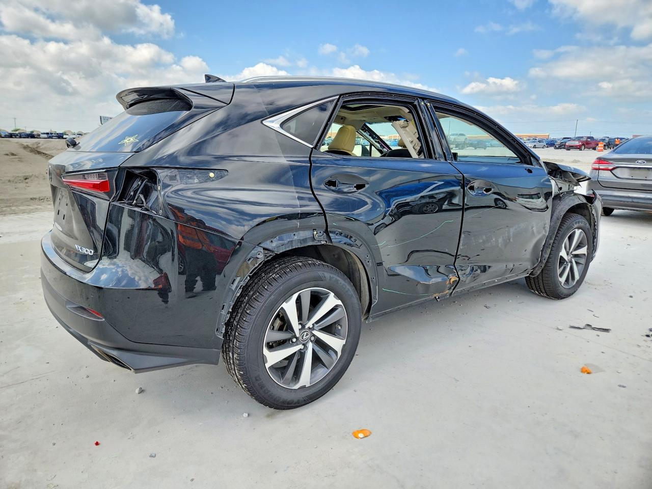 Lexus NX Base
