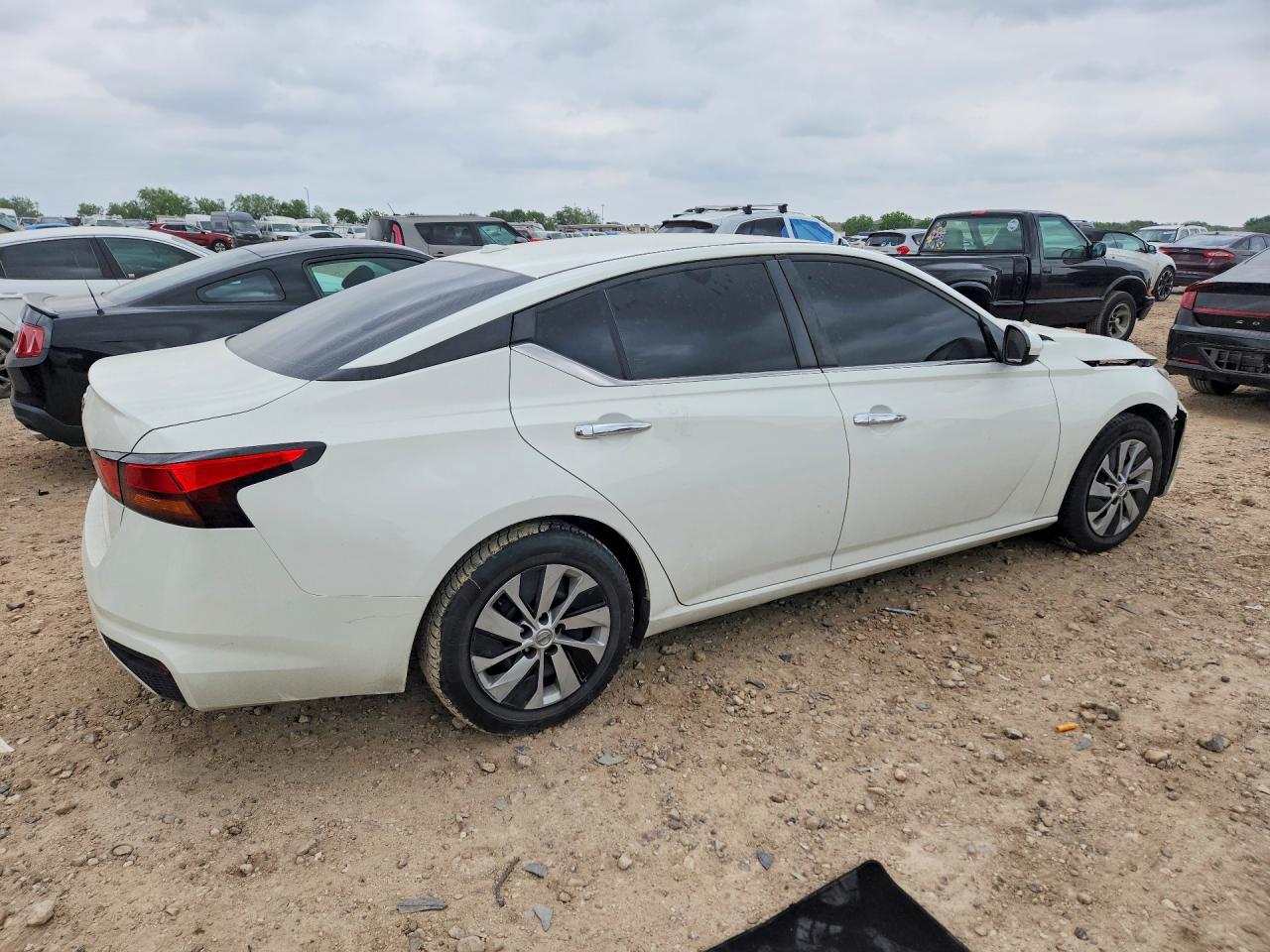 Nissan Altima S