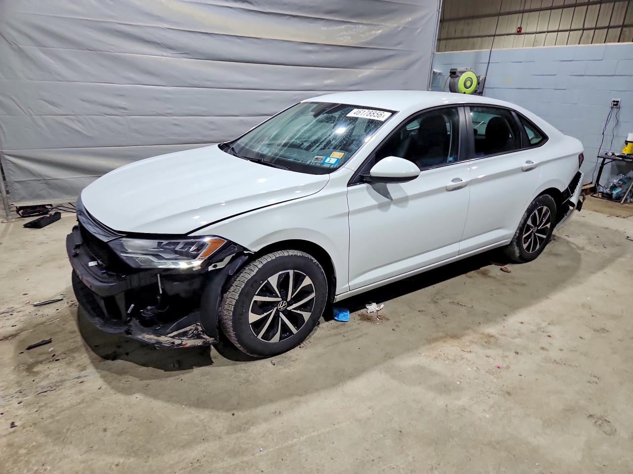 Salvage Volkswagen Jetta Image