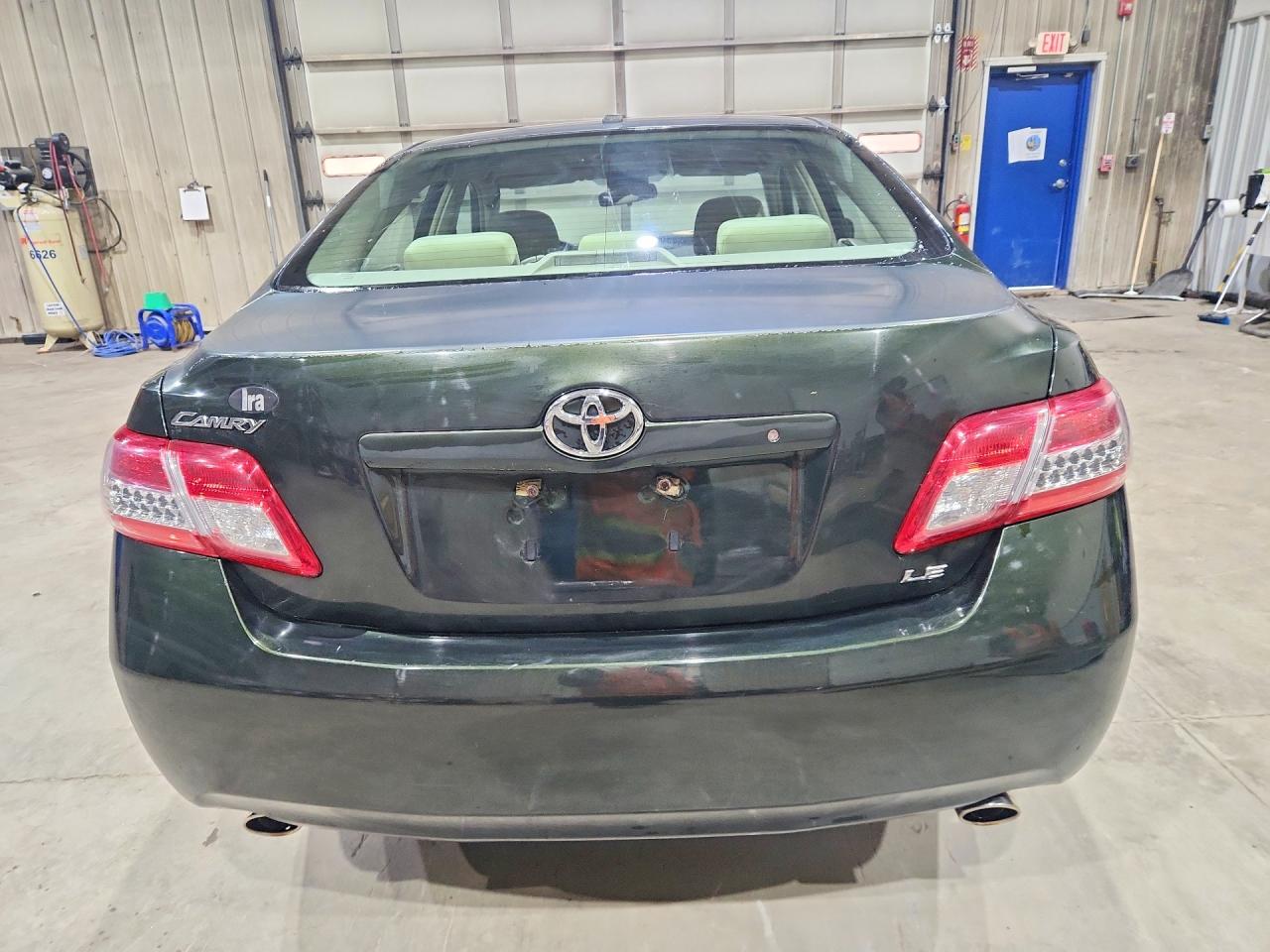 Toyota Camry Le V6