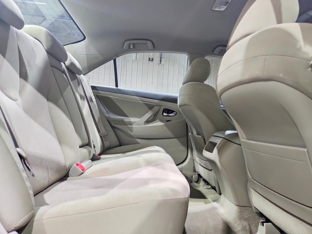 Toyota Camry Le V6