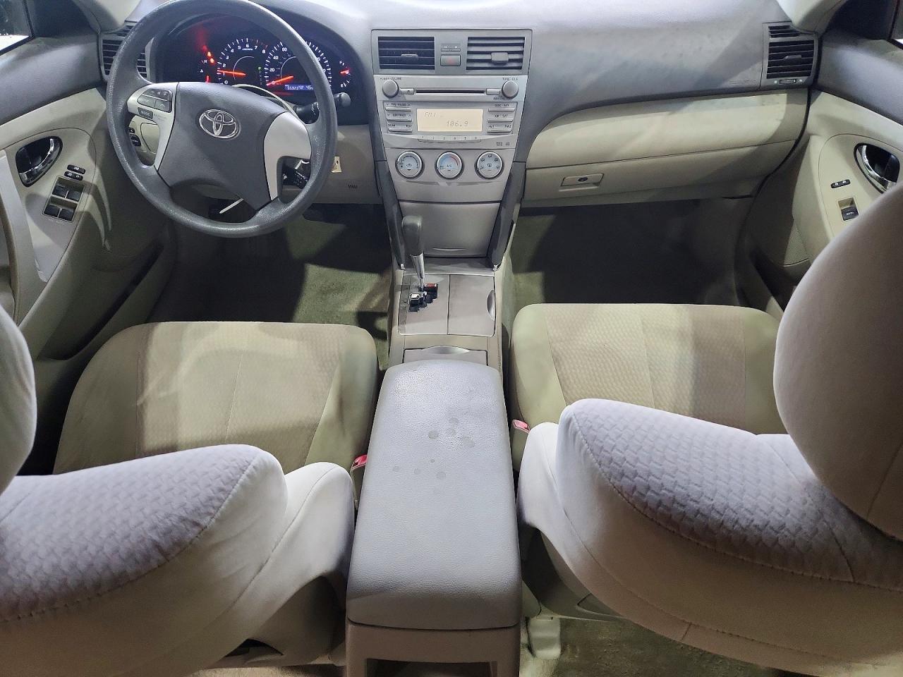 Toyota Camry Le V6