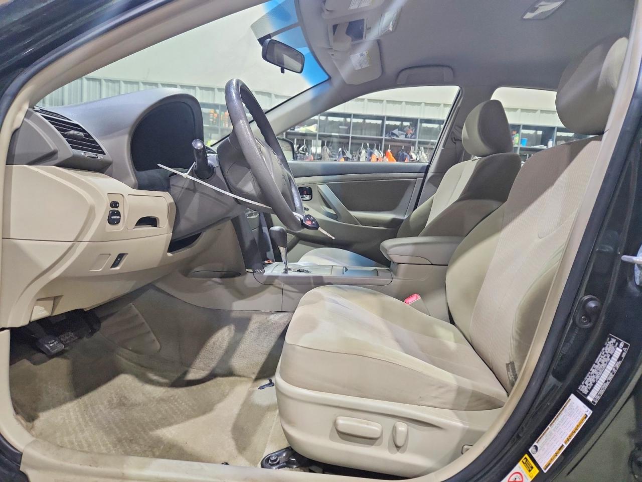 Toyota Camry Le V6