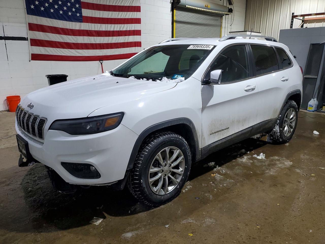 Salvage Jeep Cherokee Image