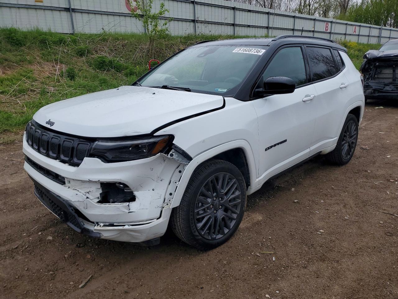 Salvage Jeep Compass Image