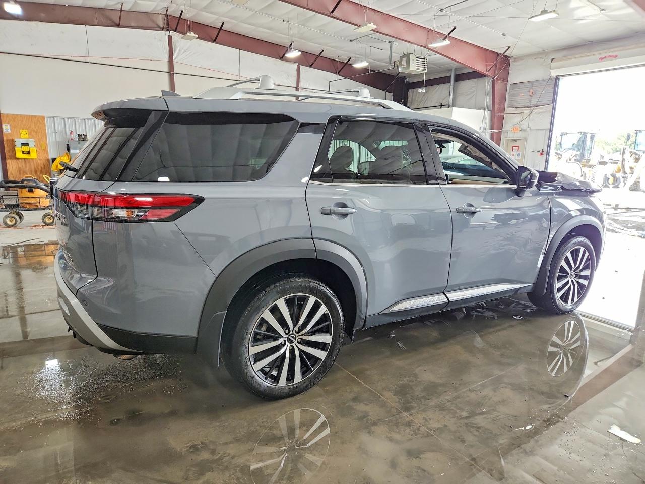 Nissan Pathfinder Platinum