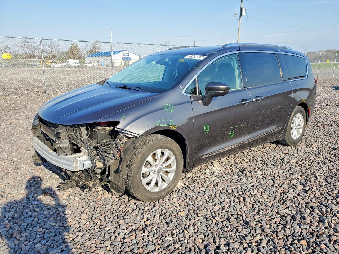 Salvage Chrysler Pacifica Image