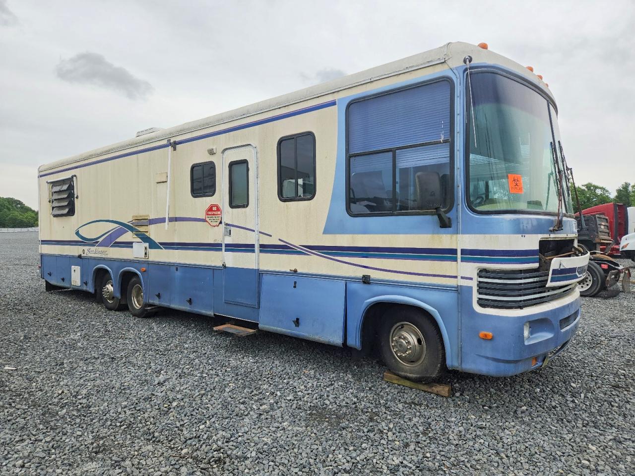 Salvage Ford F-530 Image