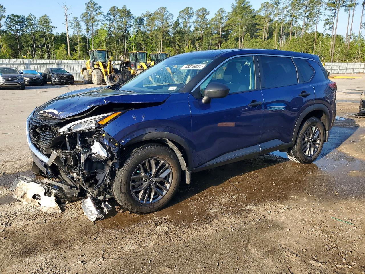 Salvage Nissan Rogue Image