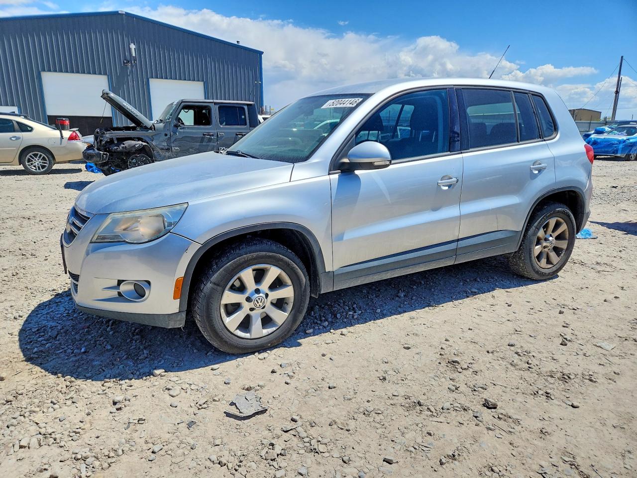 Salvage Volkswagen Tiguan Image