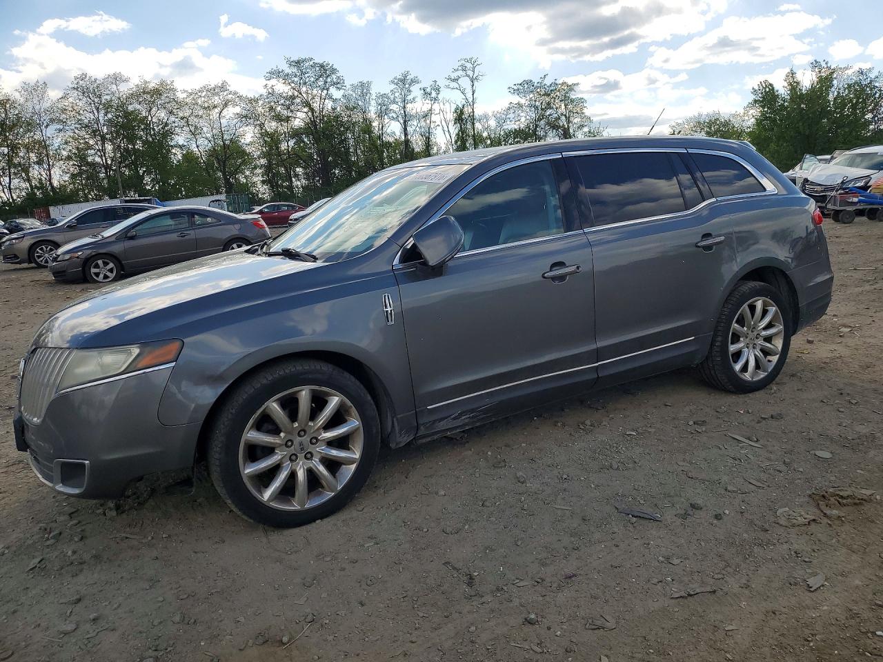 Salvage Lincoln MKT Image