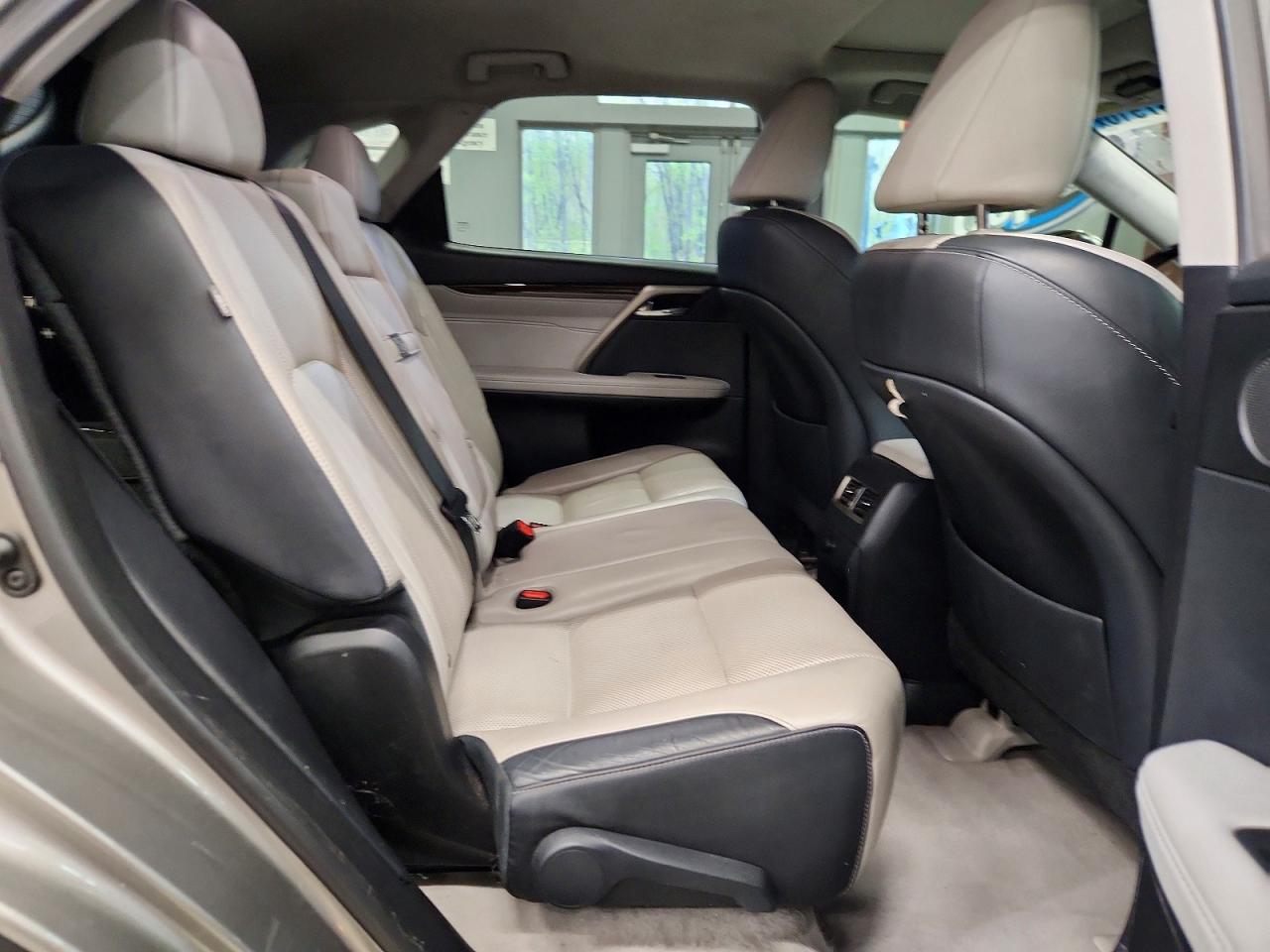 Lexus RX Base