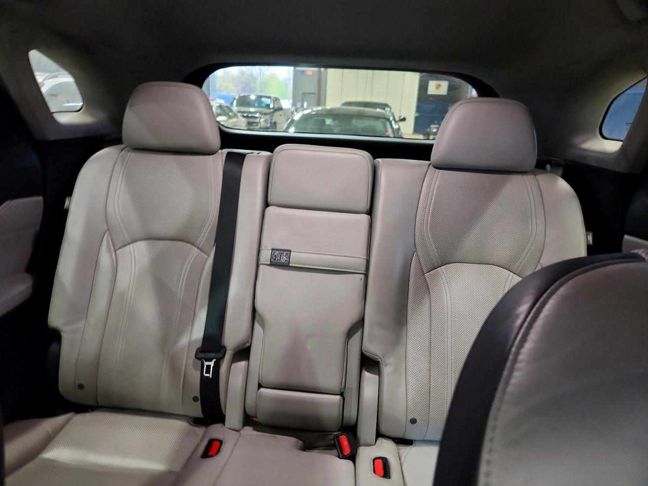 Lexus RX Base