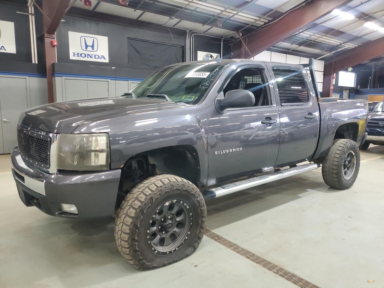 Salvage Chevrolet Silverado Image