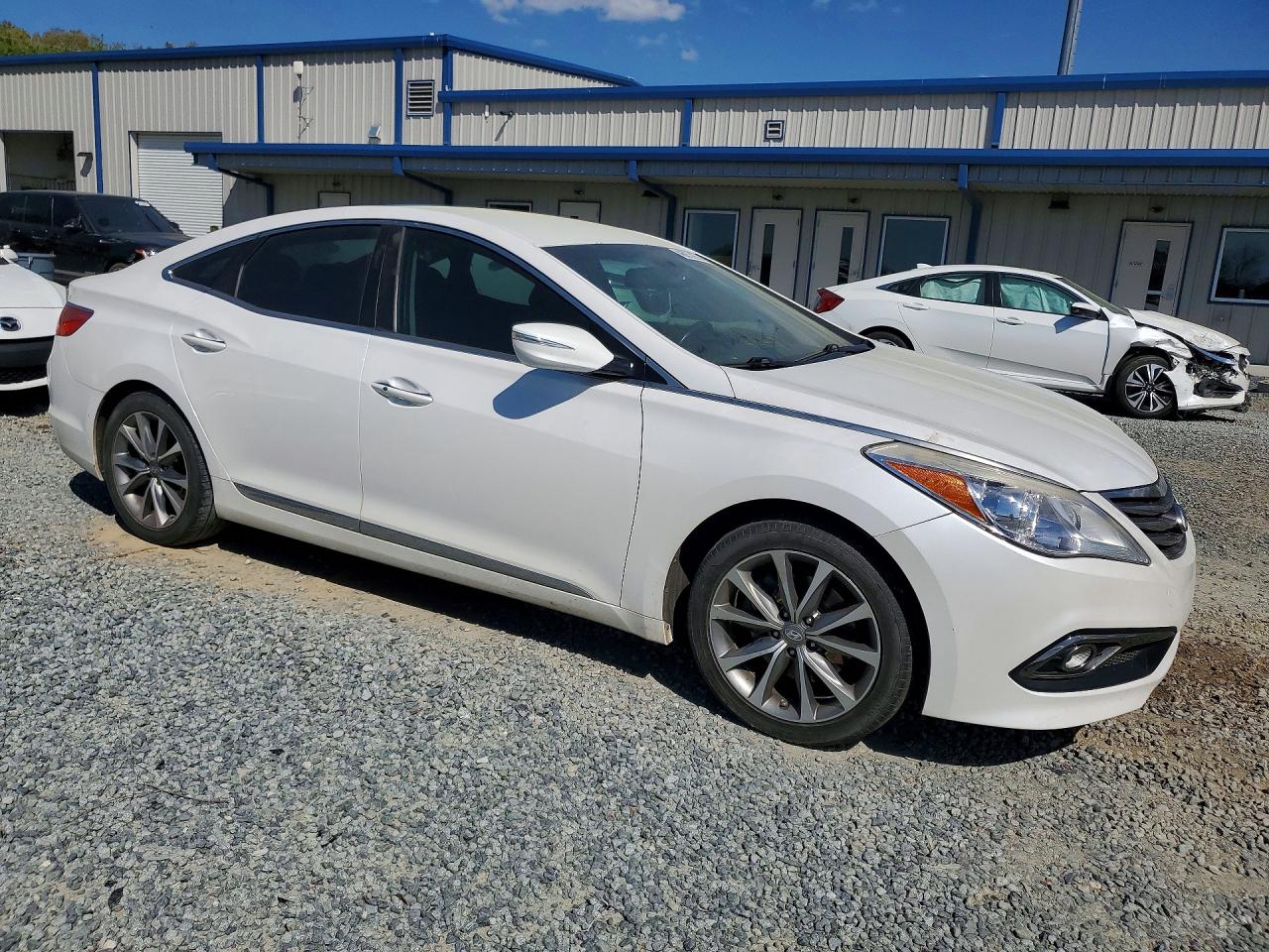 Hyundai Azera Base