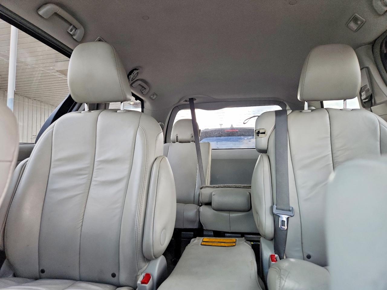 Toyota Sienna Xle 8-passenger