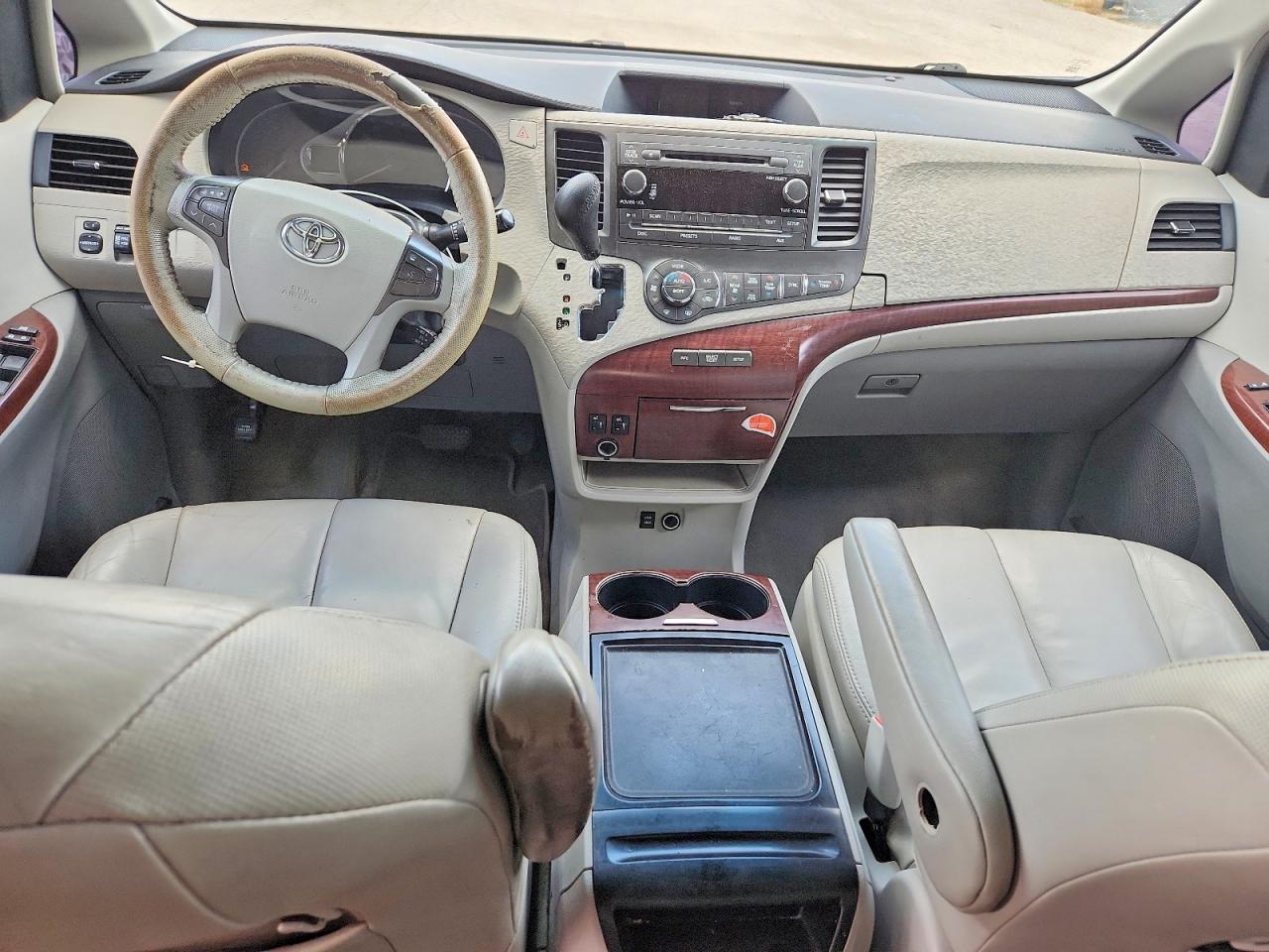 Toyota Sienna Xle 8-passenger