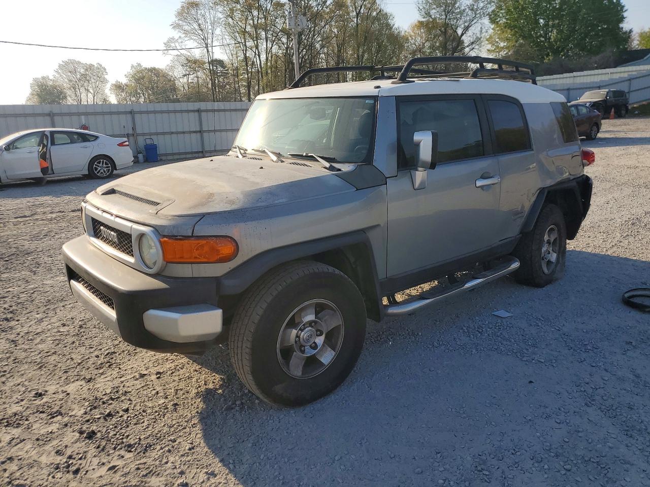 Salvage Toyota FJ Cruiser Image