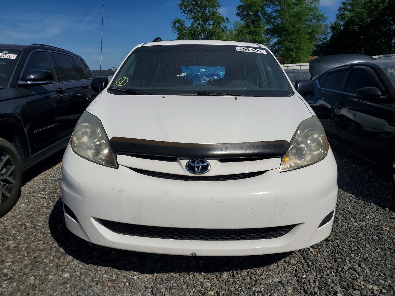 Toyota Sienna Le 7-passenger