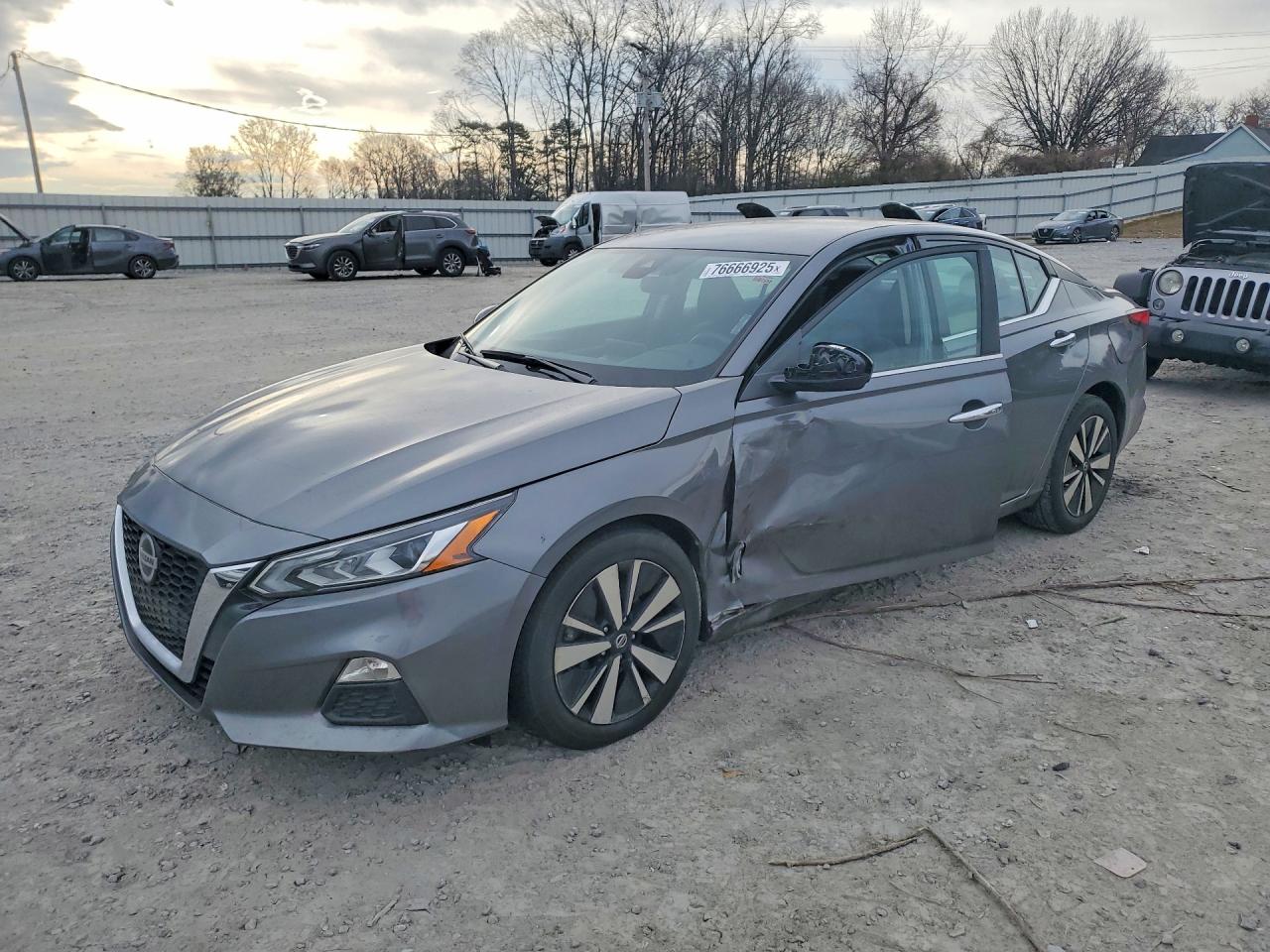 Salvage Nissan Altima Image