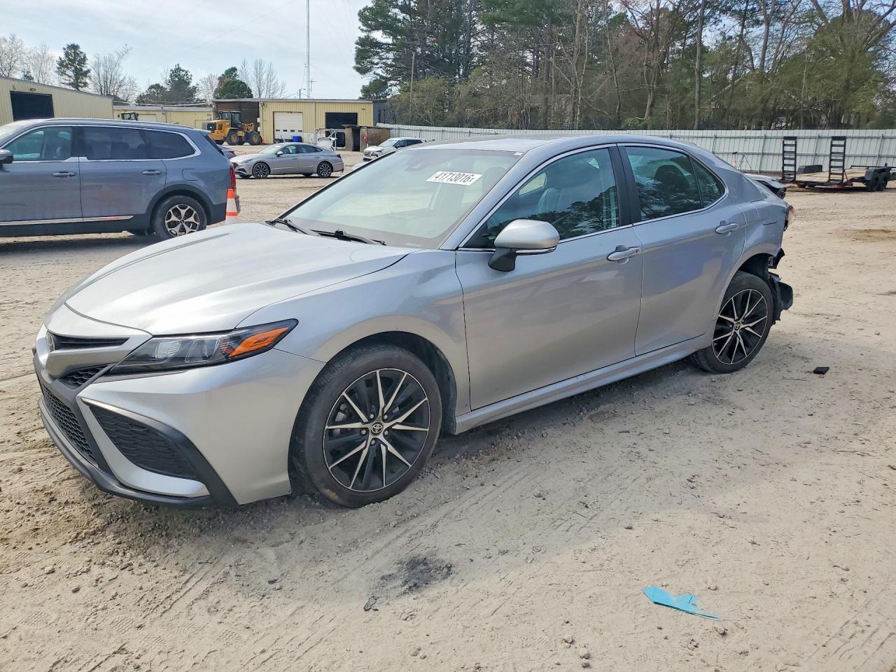 Salvage Toyota Camry Image