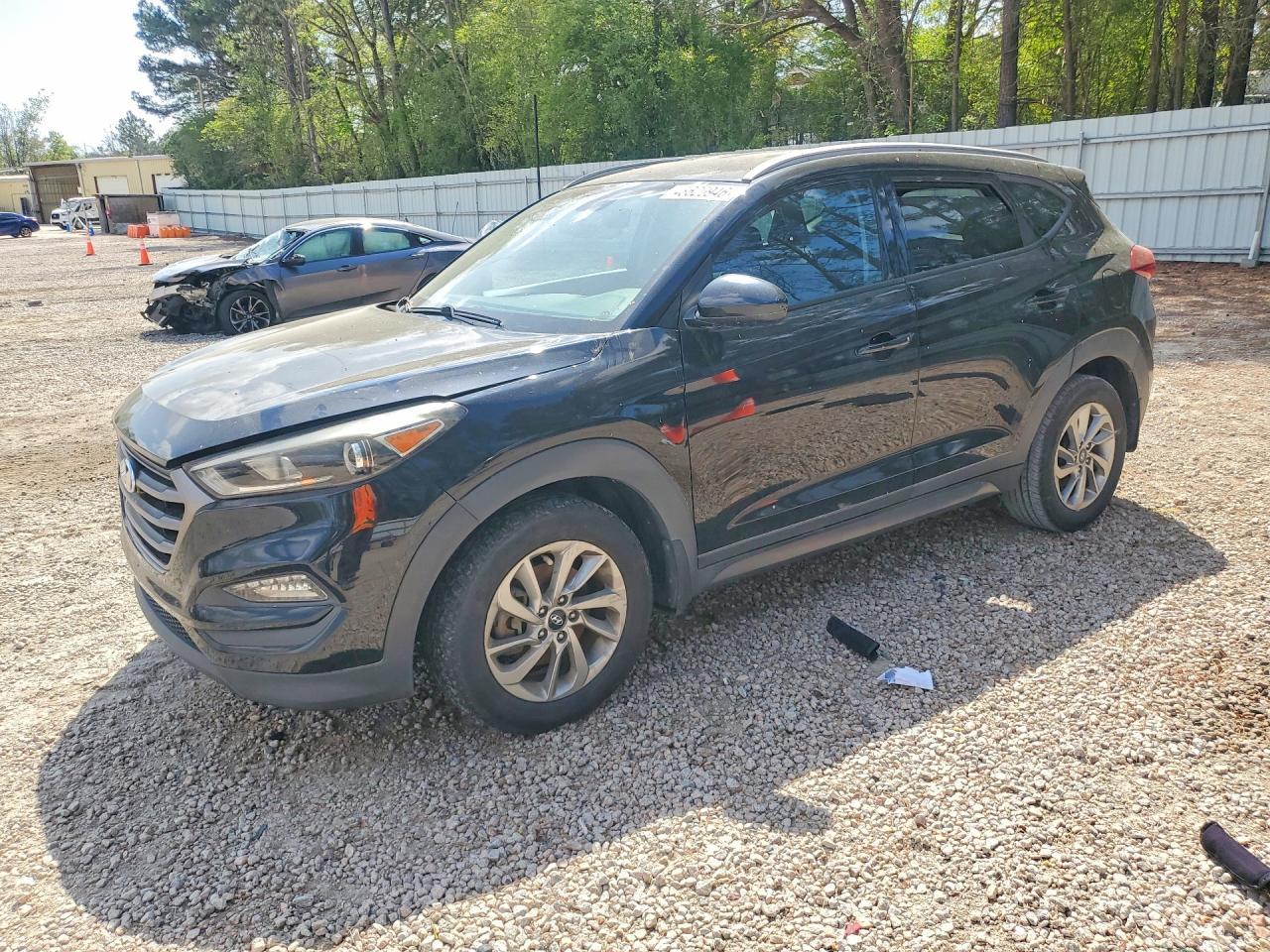 Salvage Hyundai TUCSON Image