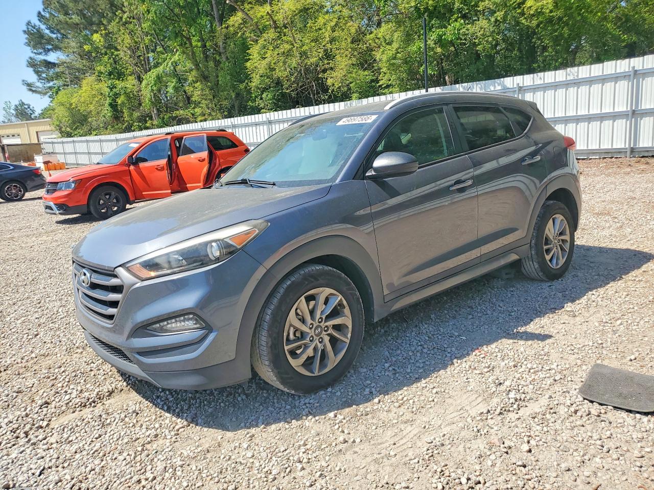 Salvage Hyundai TUCSON Image