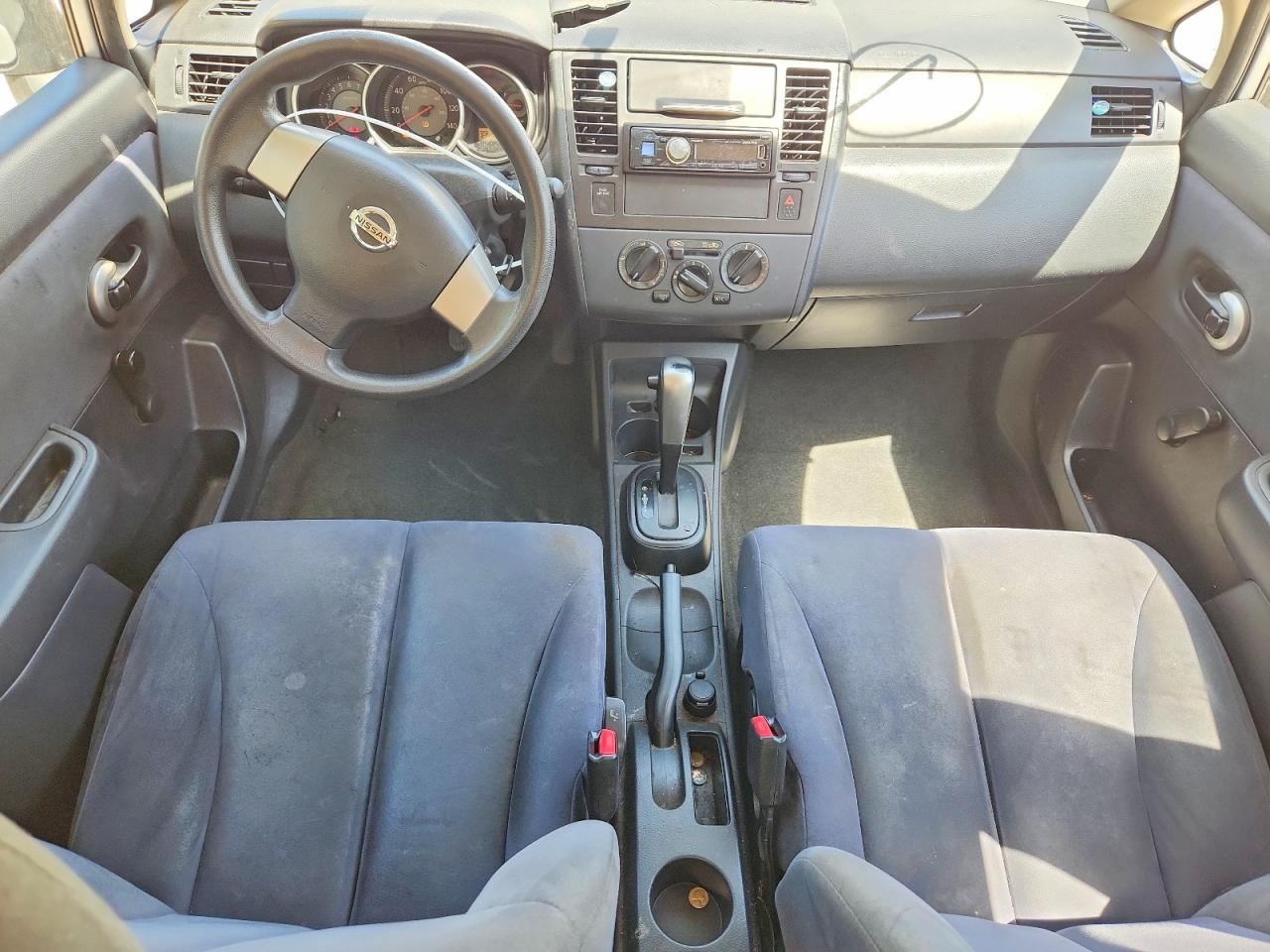 Nissan Versa 1.6 Base
