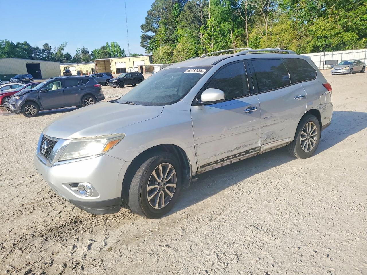 Salvage Nissan Pathfinder Image
