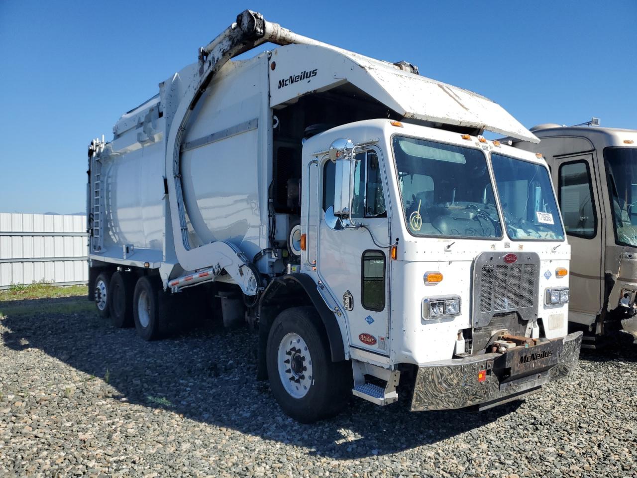Salvage Peterbilt Other Image