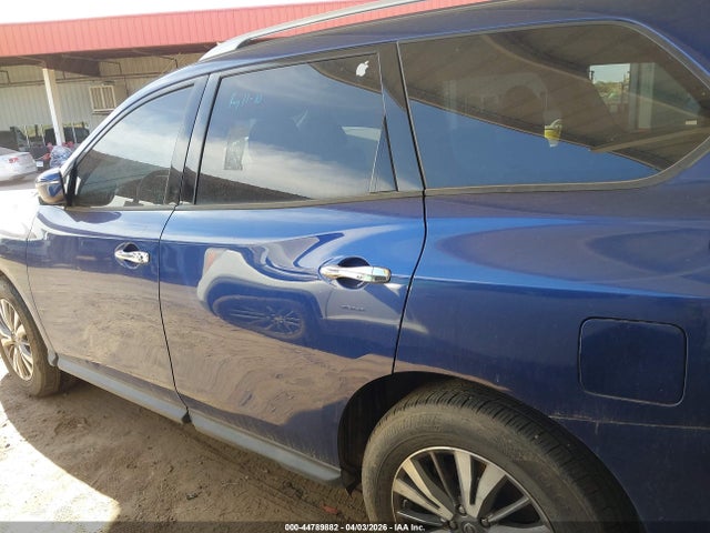 Nissan Pathfinder Sv