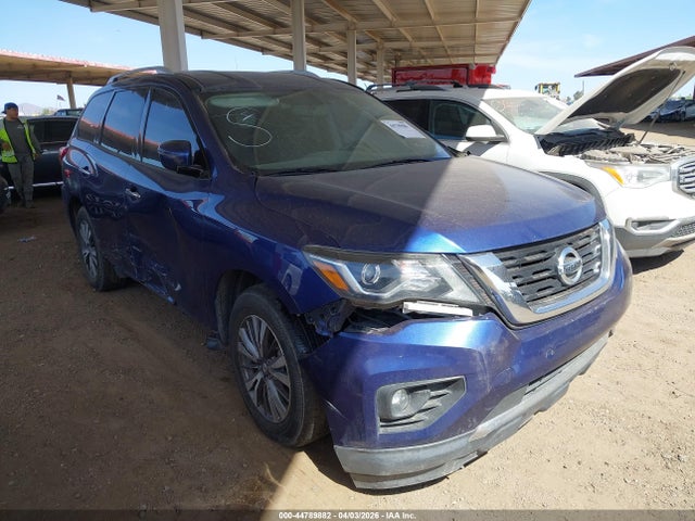 Salvage Nissan Pathfinder Image