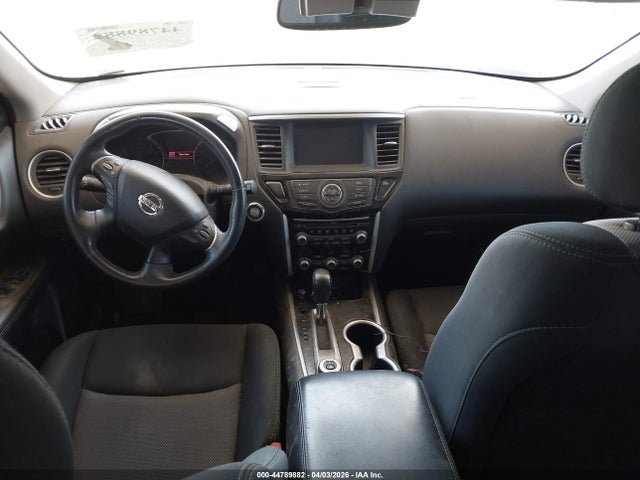 Nissan Pathfinder Sv