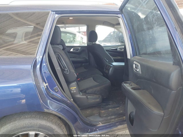 Nissan Pathfinder Sv
