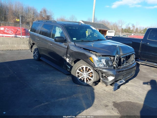 Salvage Ford Expedition Image