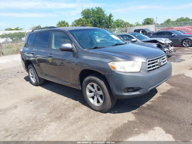 Salvage Toyota Highlander Image