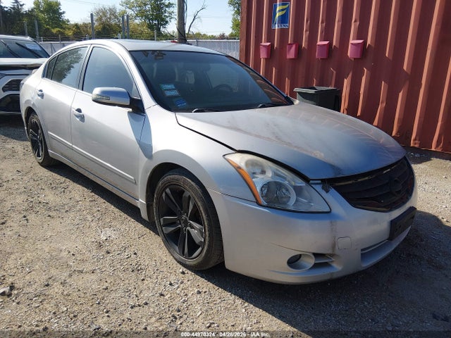Salvage Nissan Altima Image