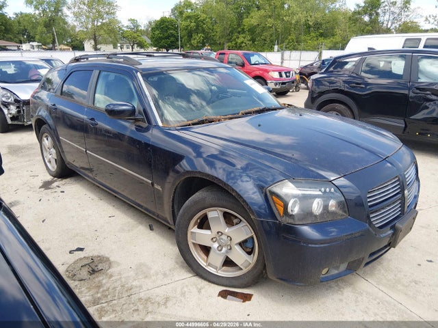 Salvage Dodge Magnum Image