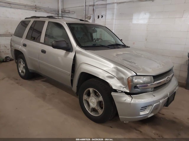Salvage Chevrolet Trailblazer Image