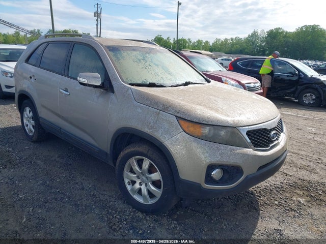 Salvage Kia Sorento Image