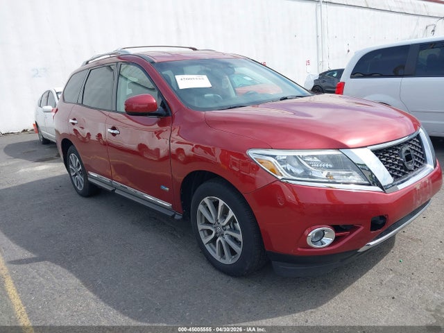 Salvage Nissan Pathfinder Image