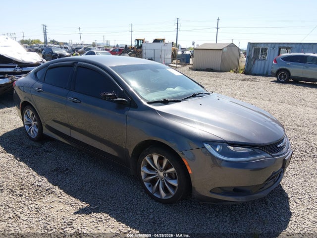 Salvage Chrysler 200 Image